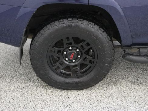 Used 2022 Toyota 4Runner SR5 Premium w/ Moonroof Package RWD image 6