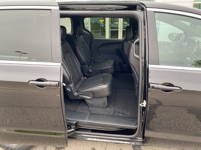 New 2027 Chrysler Pacifica Select FWD image 21