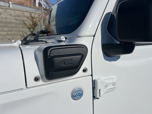 Used 2022 Jeep Wrangler Unlimited Sahara w/ Cold Weather Group image 32