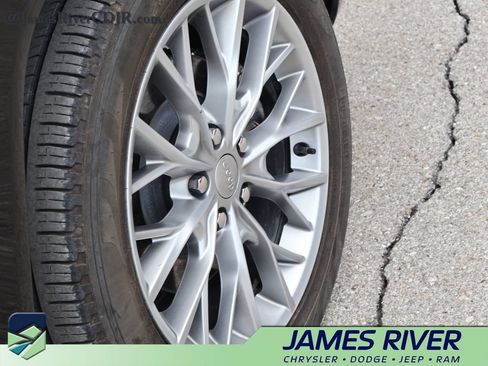 Used 2023 Jeep Grand Cherokee Summit w/ Luxury Tech Group V AWD/4WD image 42