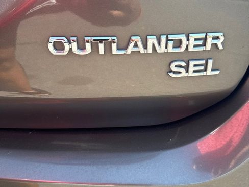 Used 2016 Mitsubishi Outlander SEL FWD image 18