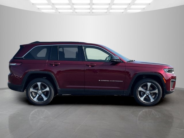 Used 2026 Jeep Grand Cherokee Limited AWD/4WD image 8