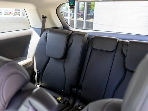 Used 2026 Kia Carnival FWD image 12