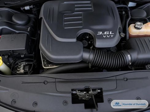 Used 2019 Dodge Charger SXT RWD image 12