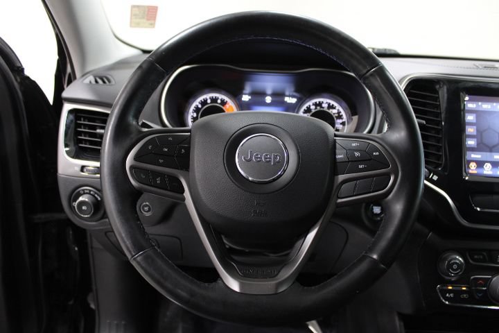 Used 2019 Jeep Cherokee Limited AWD/4WD image 35