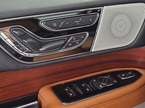 Used 2021 Lincoln Navigator Reserve w/ Luxury Package RWD image 28