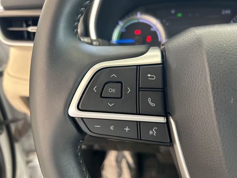 Used 2024 Toyota Highlander XLE AWD/4WD image 46