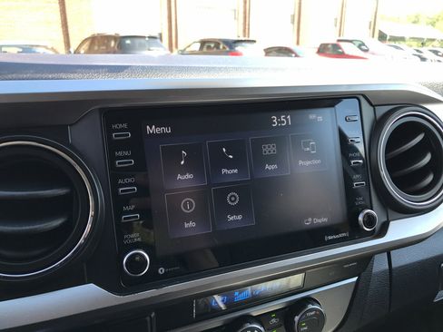Certified 2023 Toyota Tacoma SR5 AWD/4WD image 19