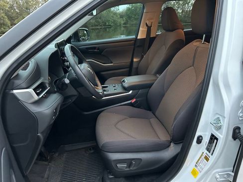 Certified 2024 Toyota Highlander LE image 14