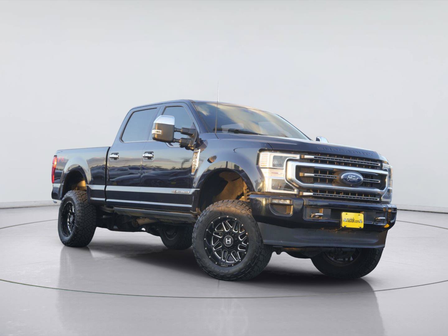 Certified 2022 Ford F250 Platinum w/ FX4 Off-Road Package AWD/4WD image 2