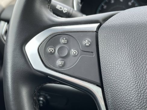 Used 2023 Chevrolet Traverse LT FWD image 24