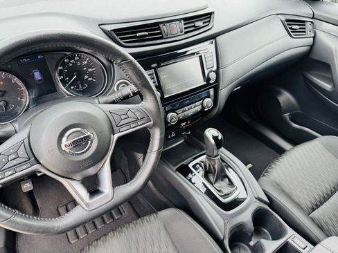 Used 2019 Nissan Rogue SV FWD image 11