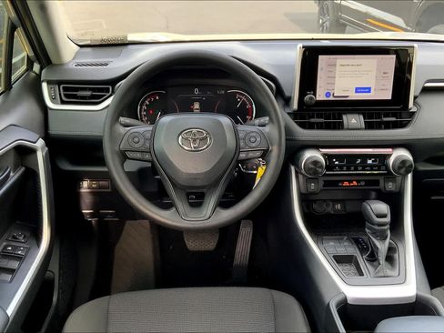 Used 2024 Toyota RAV4 LE FWD image 6