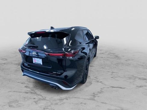 Certified 2025 Toyota Highlander XSE AWD/4WD image 10