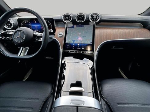 Used 2025 Mercedes-Benz GLC 300 4MATIC image 16