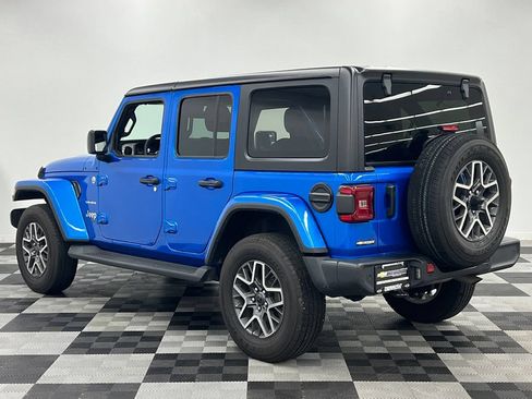 Used 2024 Jeep Wrangler Unlimited Sahara w/ Technology Group AWD/4WD image 8