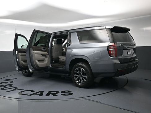 Used 2022 Chevrolet Suburban Z71 w/ Luxury Package AWD/4WD image 29