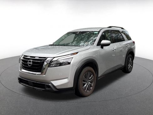Used 2025 Nissan Pathfinder SV AWD/4WD image 4