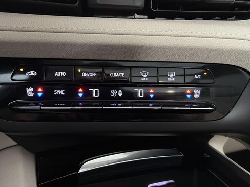 Used 2023 Buick Envision Avenir AWD/4WD image 19