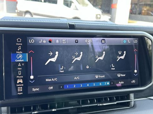 Used 2024 Jeep Wrangler High Altitude AWD/4WD image 31