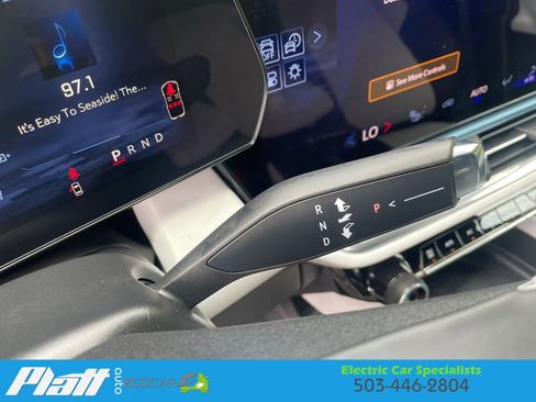 Used 2024 Chevrolet Equinox EV LT FWD image 32