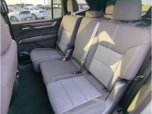 Used 2025 GMC Acadia Elevation image 24