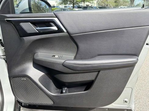 Used 2025 Mitsubishi Outlander SE FWD image 15