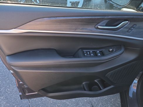 New 2025 Jeep Grand Cherokee L Limited w/ Luxury Tech Group II image 5