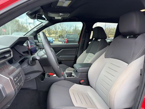 Used 2024 Toyota Tacoma TRD Off-Road image 9