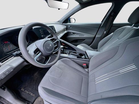Used 2023 Hyundai Elantra SEL w/ Winter Weather Package FWD image 9