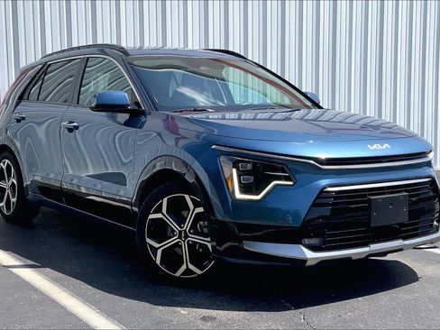 Used 2023 Kia Niro SX Touring FWD image 2