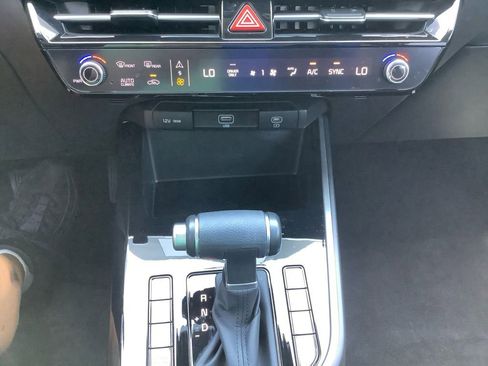 Used 2025 Kia Niro LX FWD image 27
