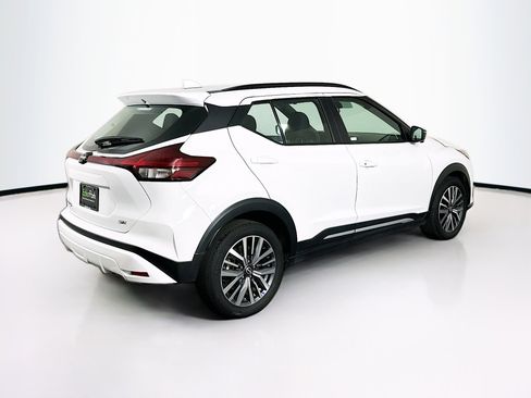 Used 2024 Nissan Kicks SR image 9