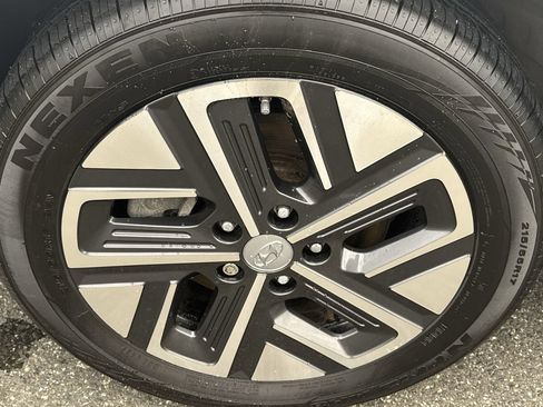 Certified 2022 Hyundai Kona SEL w/ Convenience Package image 10