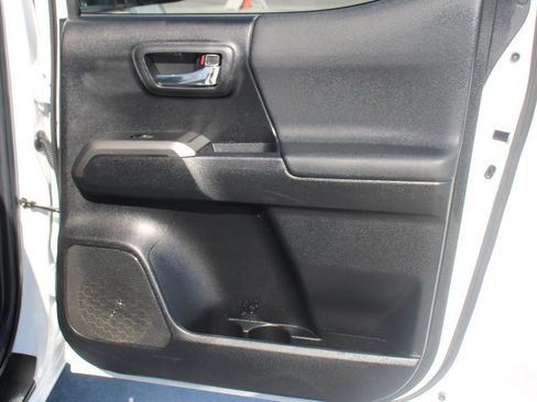 Certified 2023 Toyota Tacoma TRD Off-Road AWD/4WD image 18
