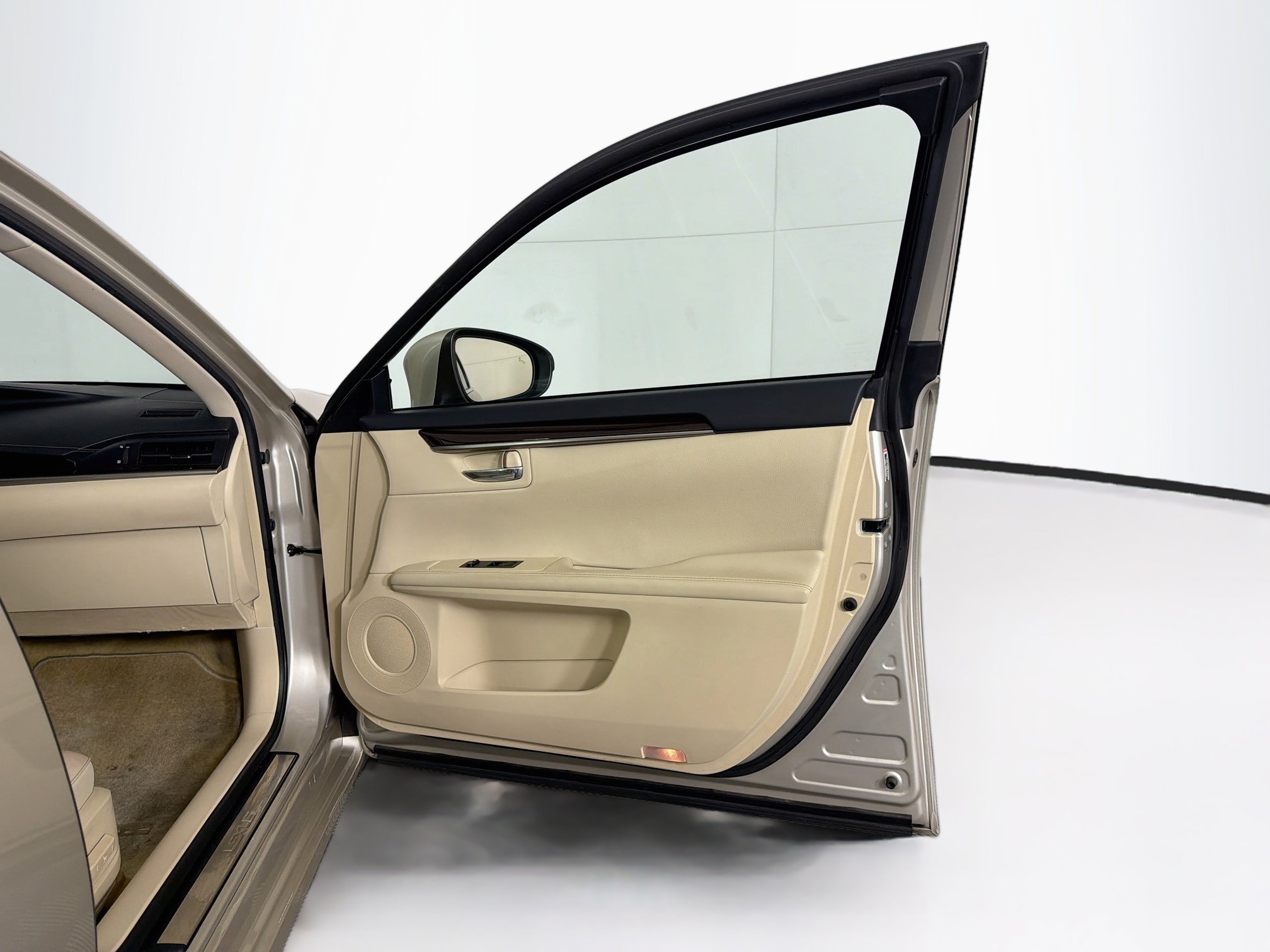 Used 2014 Lexus ES 350 w/ Luxury Package FWD image 34