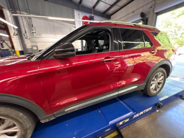 Used 2021 Ford Explorer Limited w/ Equipment Group 301A AWD/4WD image 7