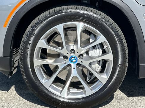 Used 2025 BMW X5 xDrive50e w/ Premium Package AWD/4WD image 30