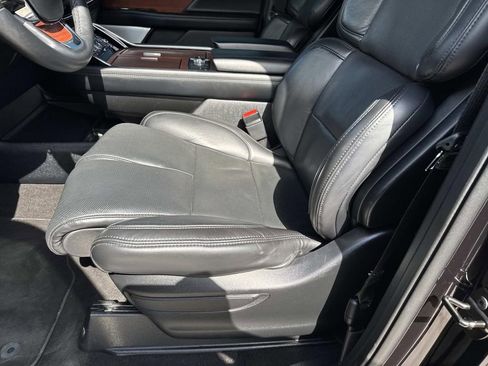 Used 2020 Lincoln Navigator Reserve w/ Equipment Group 208A Reserve image 17