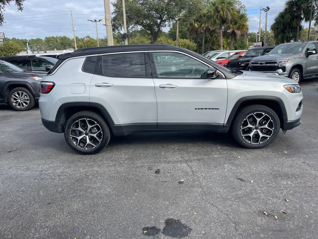 Used 2025 Jeep Compass Limited AWD/4WD image 7