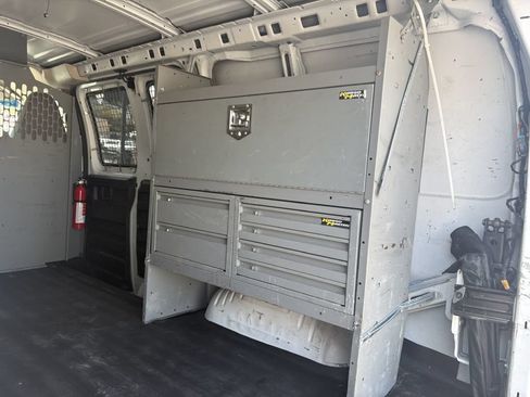 Used 2017 GMC Savana 2500 RWD image 6