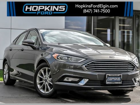 Used 2017 Ford Fusion SE w/ Fusion SE Technology Package FWD image 1
