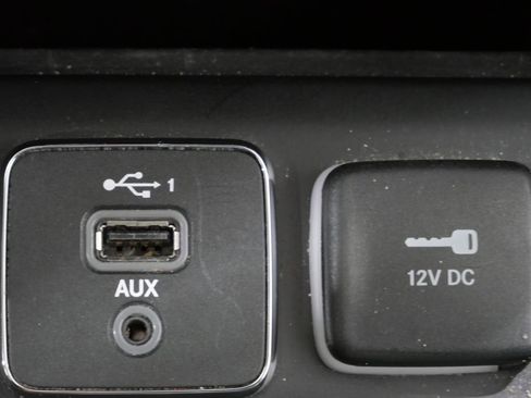 Used 2021 Jeep Cherokee Latitude Plus AWD/4WD image 22