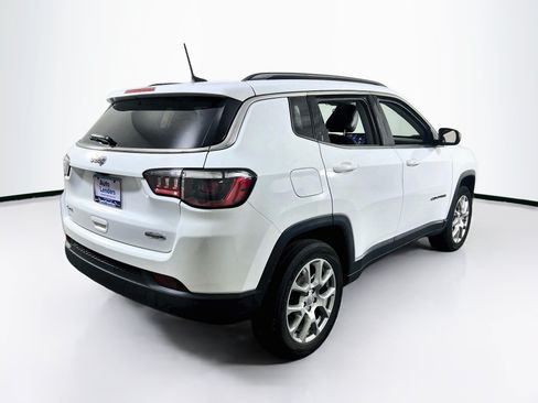 Used 2022 Jeep Compass Latitude w/ Sun and Sound Group AWD/4WD image 5