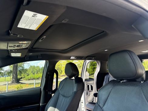 Used 2025 Toyota Sienna Limited FWD image 31