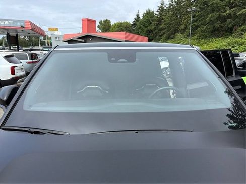Used 2024 Rivian R1S Adventure AWD/4WD image 21
