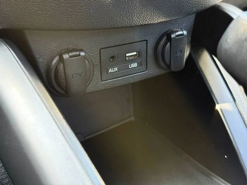 Used 2017 Hyundai Veloster Value Edition FWD image 29