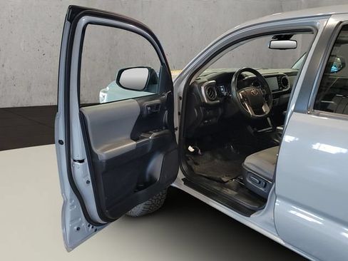 Used 2021 Toyota Tacoma SR5 AWD/4WD image 37
