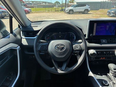 Used 2025 Toyota RAV4 LE AWD/4WD image 28