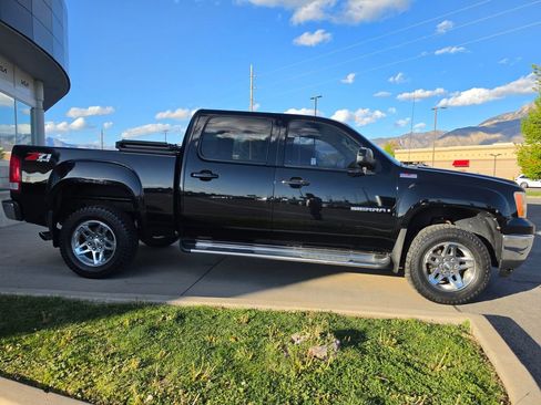 Used 2009 GMC Sierra 1500 SLT w/ All-Terrain Package AWD/4WD image 4